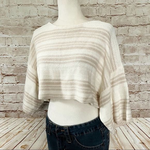 Urban Outfitters Sweaters - Urban Outfitters cropped boxy sweater
